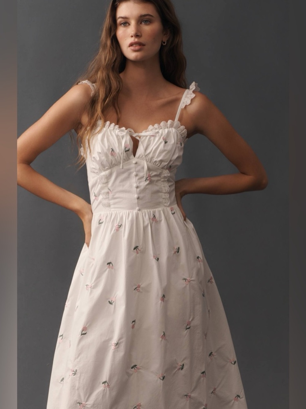 Jacquie The Label Cherie Waisted Midi Dress in White Floral Size S NWT - Picture 2 of 9